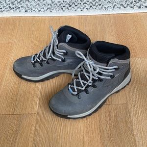 Columbia Women’s Size 7.5 hiking boots